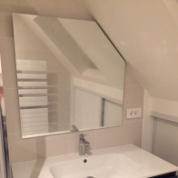 Miroir glace sous toit à angle coupé