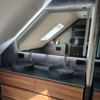 Comment couper un miroir sous mansarde ?