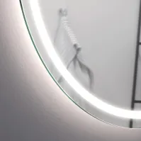 Miroir moderne avec éclairage LED pour la salle de bain