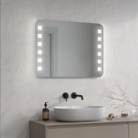 Miroir avec coins arrondis et points LED carrés. Parfait pour un éclairage de la salle de bains