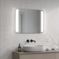 Miroir LED avec coins arrondis pour un éclairage optimal.