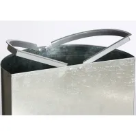 Récupérer les déchets facilement avec station tri sélectif 2 bacs de 40 litres et 1 de 70 litres.