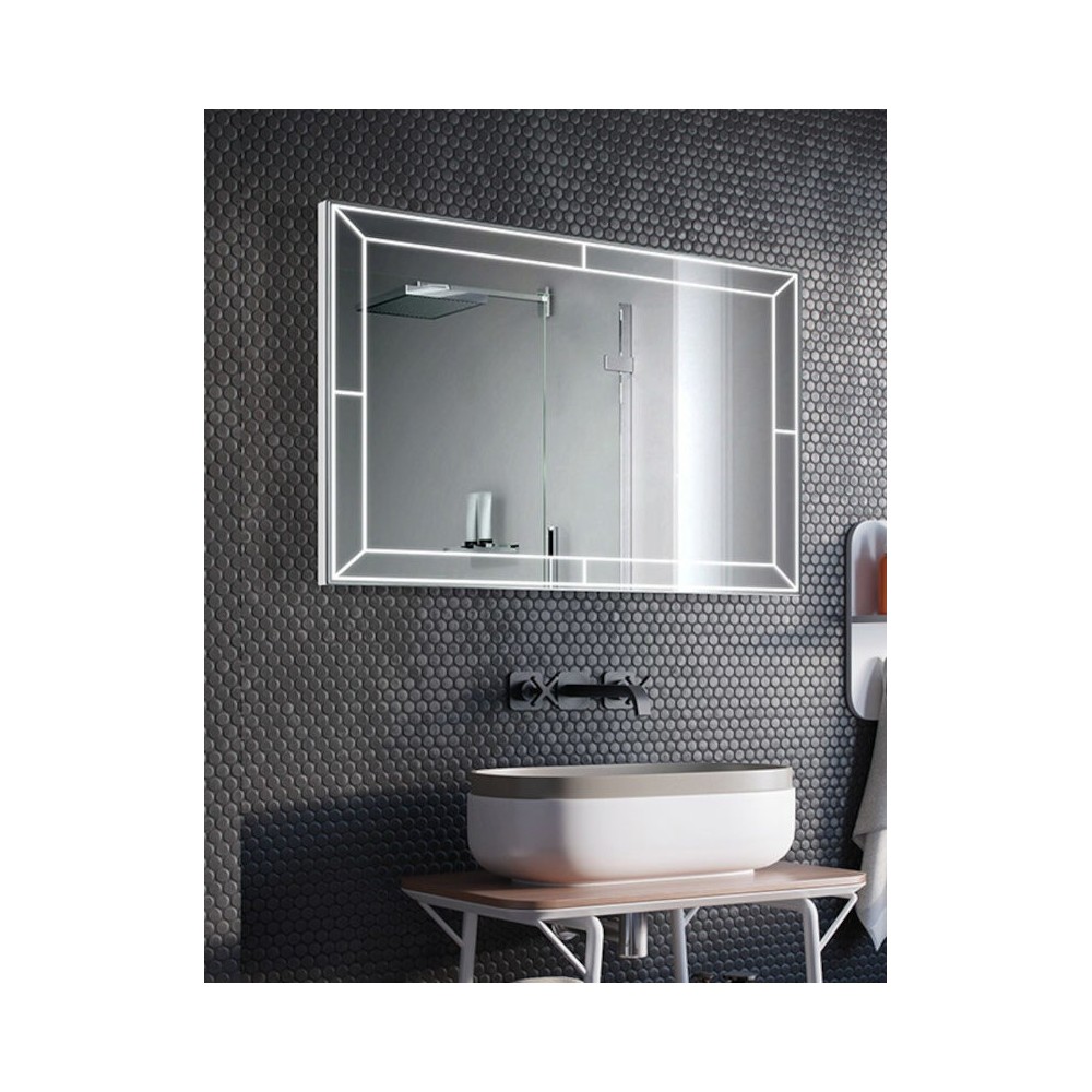 Miroir rectangulaire avec cadre lumineux pour un éclat unique.
