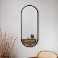 miroir oblong cadre noir avec forme allongée élégante