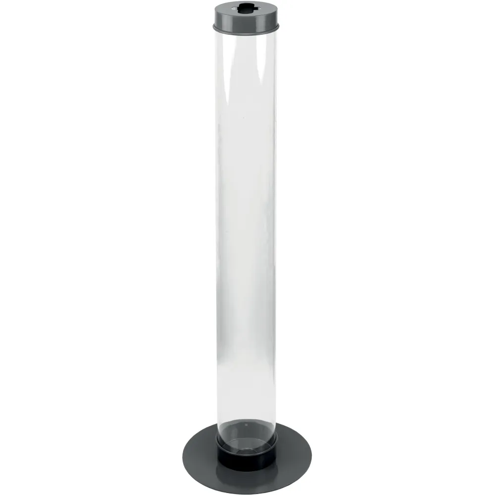 Collecteur passionné entouré de ses trouvailles uniques Collecteur passionné entouré de ses trouvailles uniques