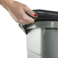 Conteneur recyclé 100L en plastique gris-rouge trappe basculante