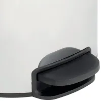 Petite poubelle inox à pédale